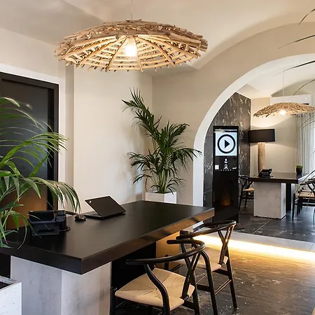 Отель The Noverian Bios Santorini Boutique Тира